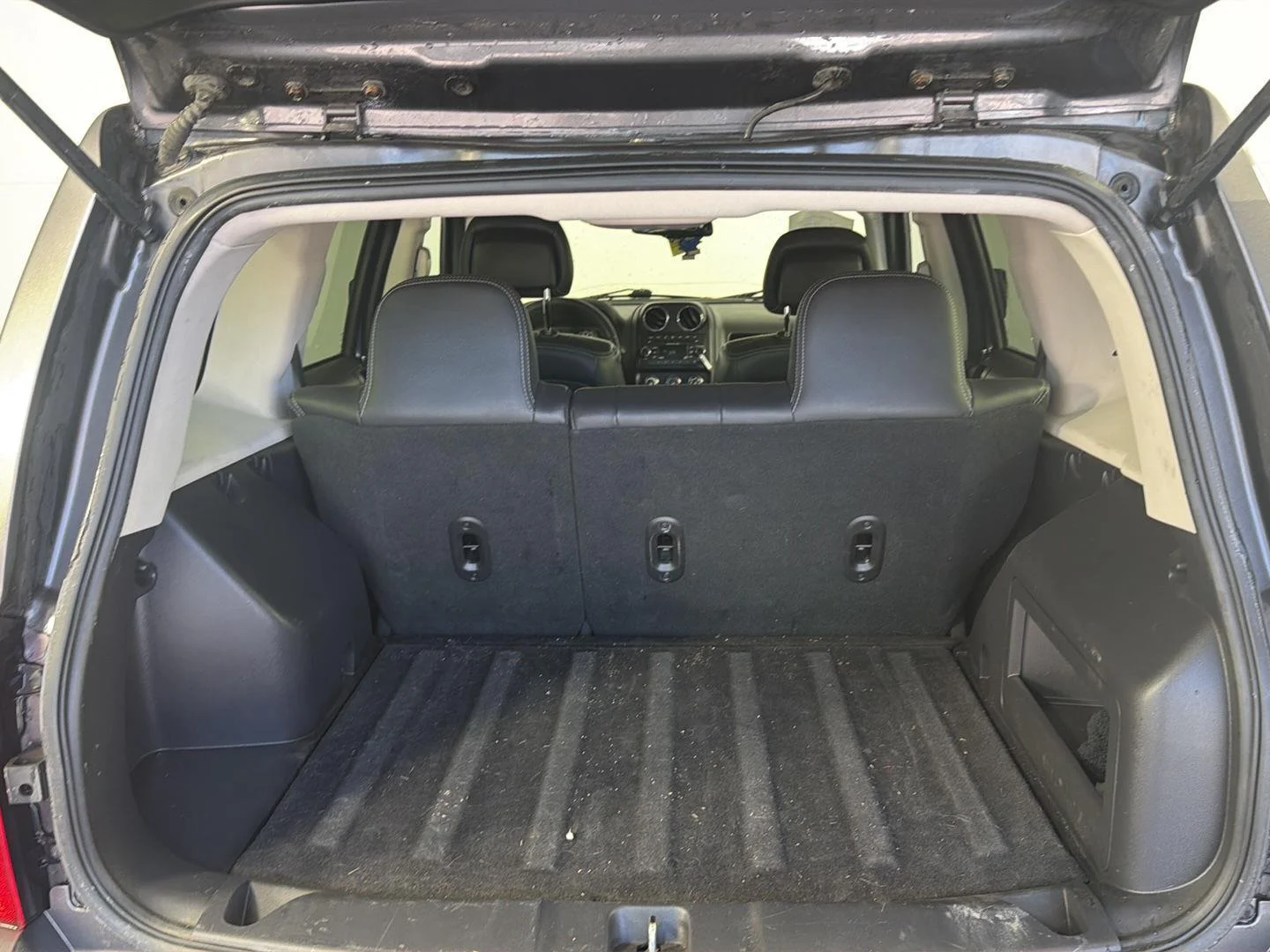 Used 2017 Granite Crystal Metallic Clearcoat Jeep High Altitude image 13