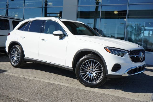 New 2026 Polar White Mercedes-Benz GLC 300 image 1