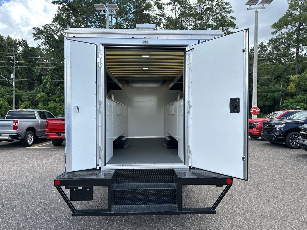 New 2024 Arc White Chevrolet MEDIUM ASH GRAY image 15