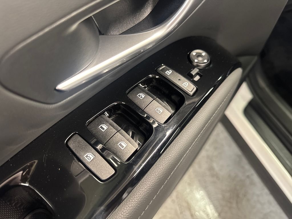 Certified Used 2024 White Hyundai SEL Convenience image 16