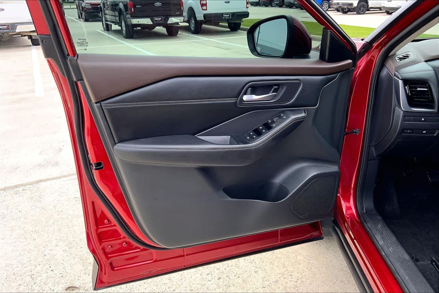 Used 2022 Scarlet Ember Tintcoat Nissan SV image 22