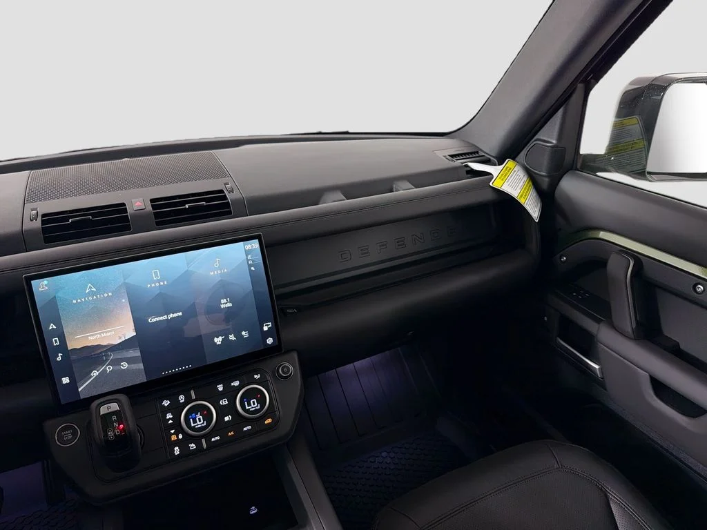 New 2026 Woolstone Green Land Rover X-Dynamic SE image 25