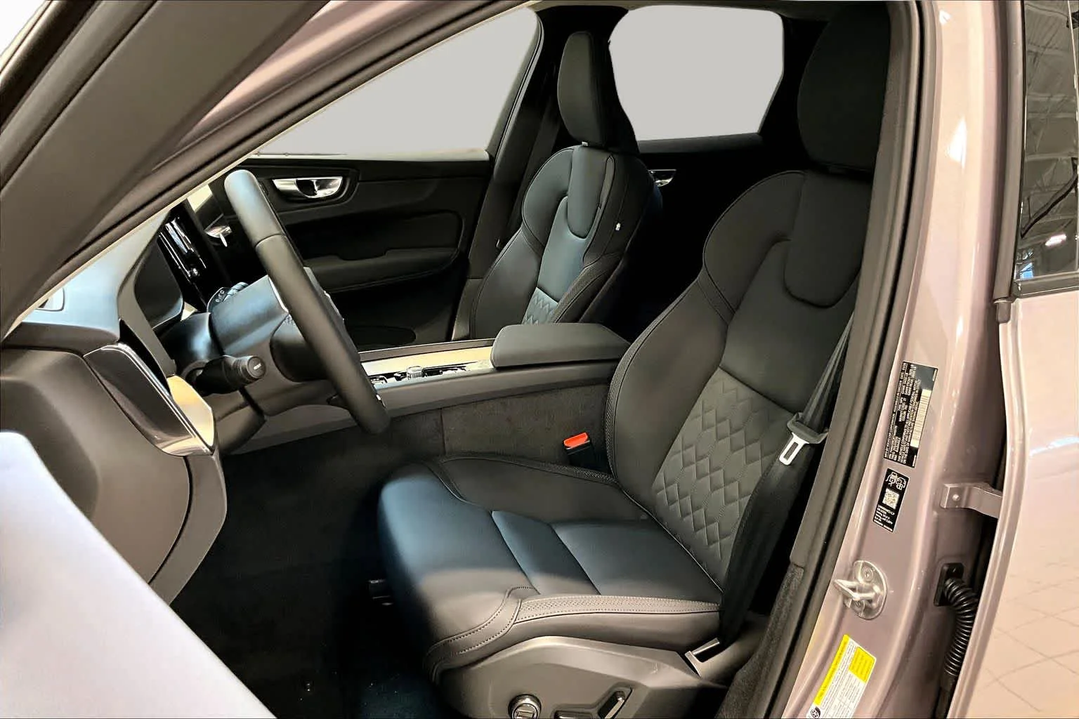 New 2026 AURORA SILVER Volvo Plus image 13