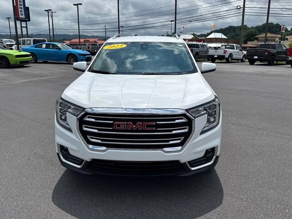 Used 2023 Summit White GMC SLT image 8
