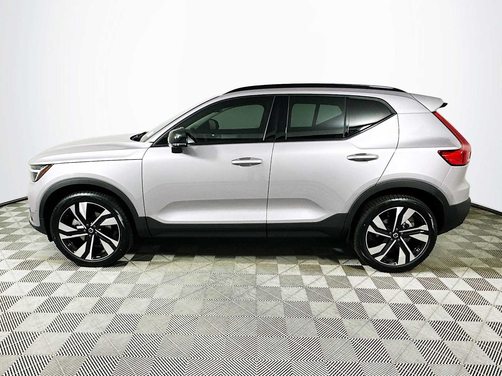 New 2026 Aurora Silver Volvo Ultra image 4