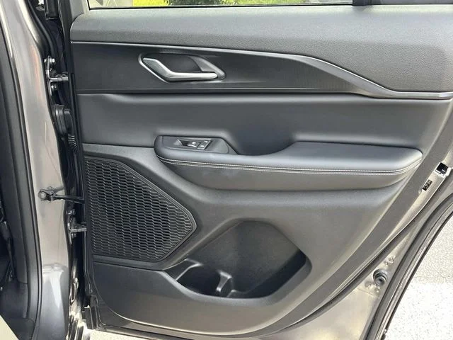 Used 2025 Gray Jeep Laredo X image 20