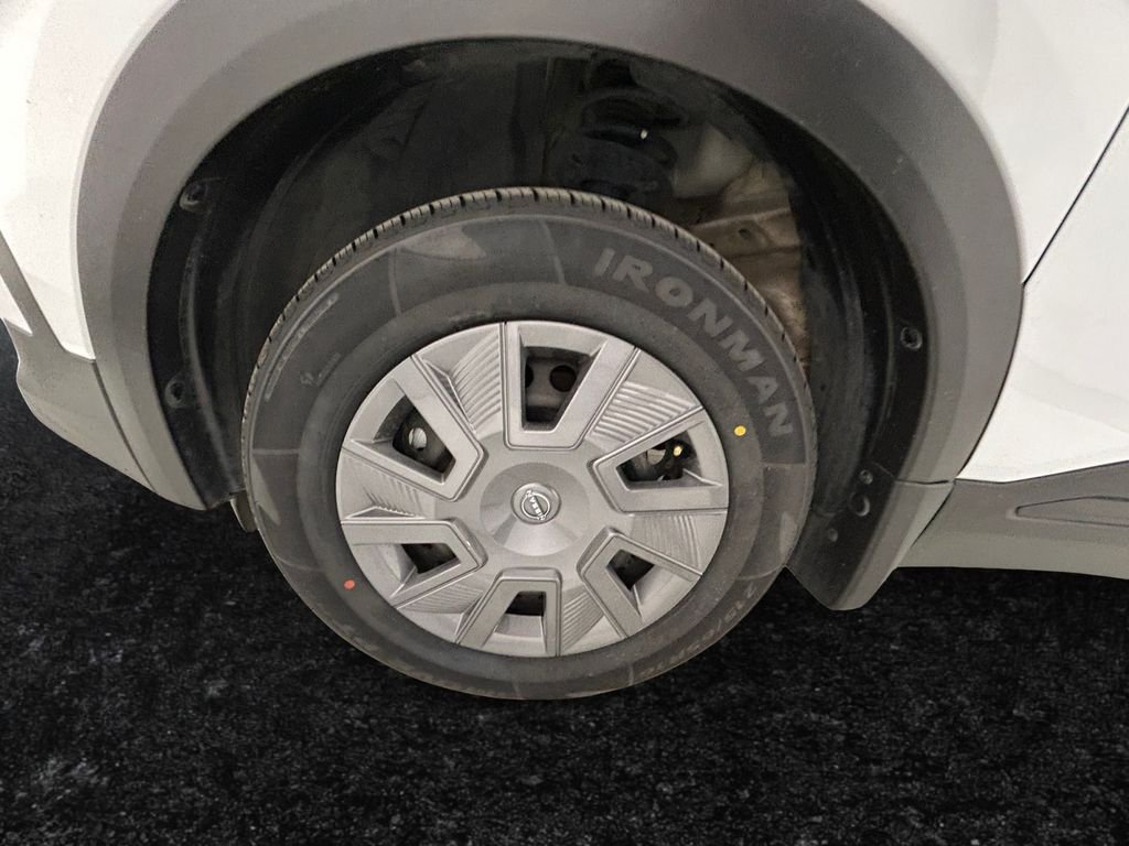 Used 2025 White Nissan S image 27