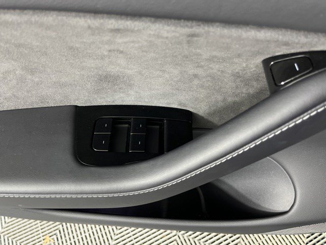 Used 2018 Silver Tesla Long Range Battery image 21