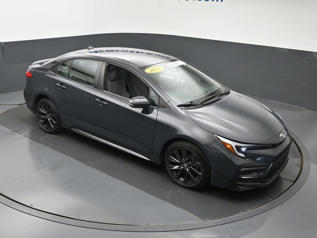 Used 2023  Toyota SE image 3
