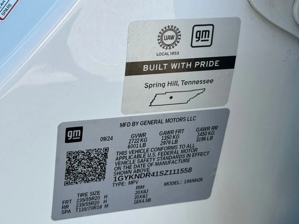 Used 2025 White Cadillac Premium Luxury image 22