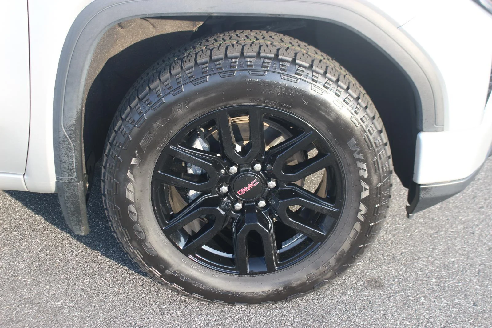Used 2022 Quicksilver Metallic GMC Elevation image 36