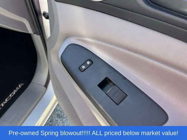 Used 2013 Silver Toyota SR5 image 30