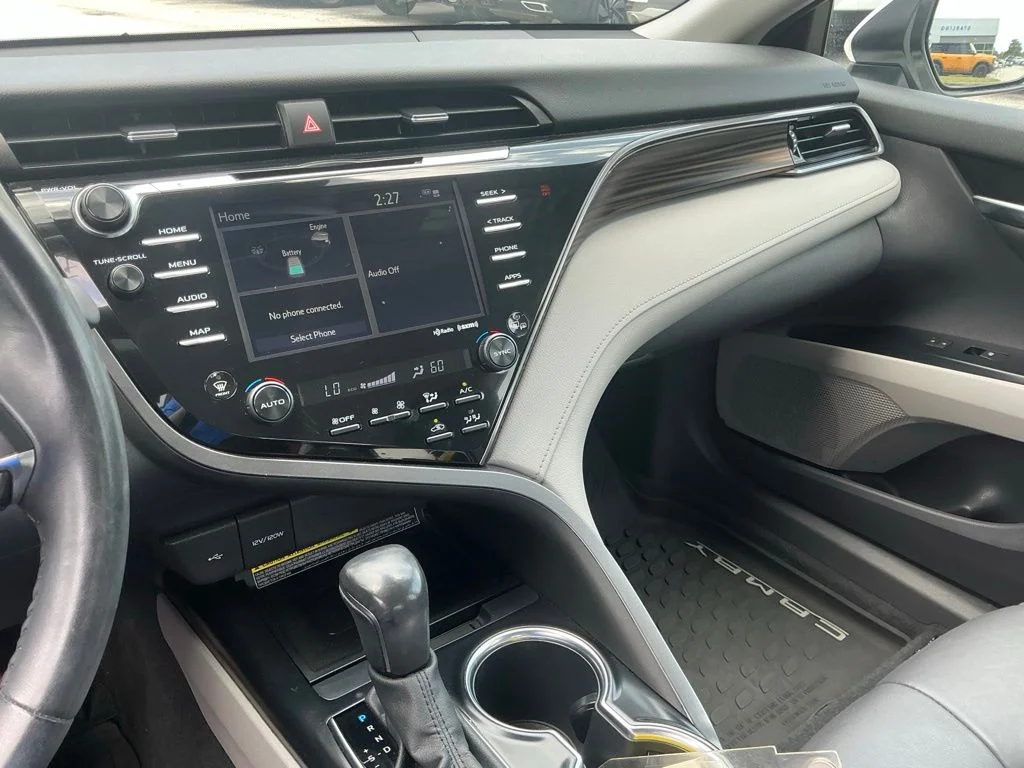 Used 2020 Beige Toyota XLE image 44