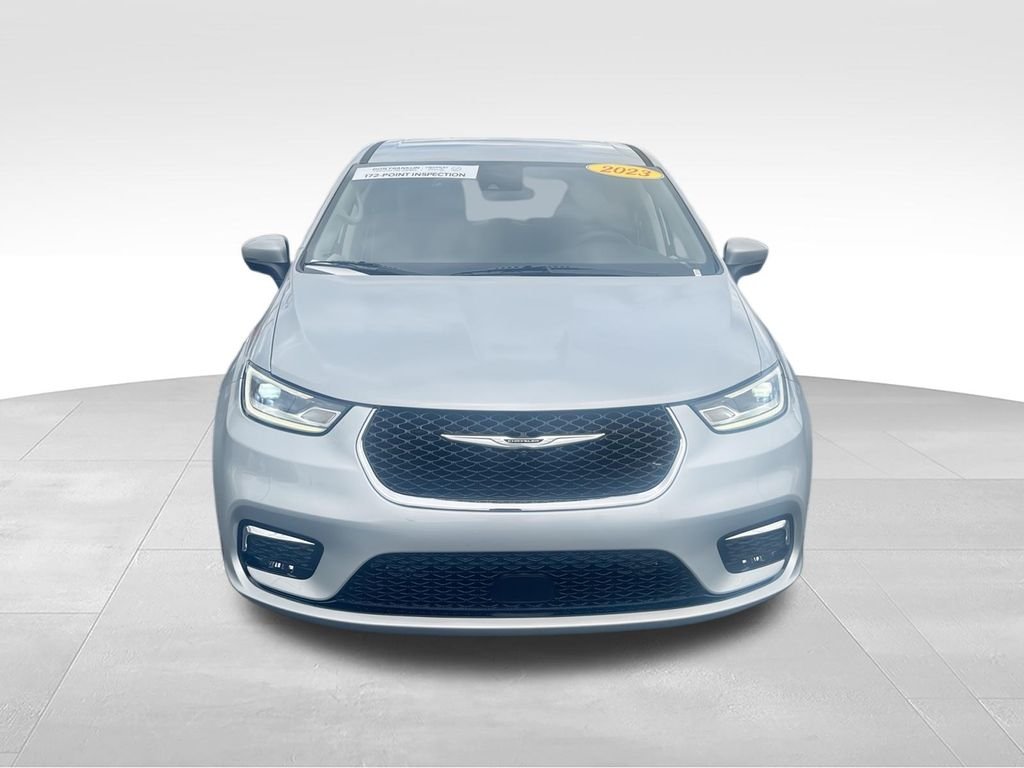 Used 2023 Silver Chrysler Touring L image 3