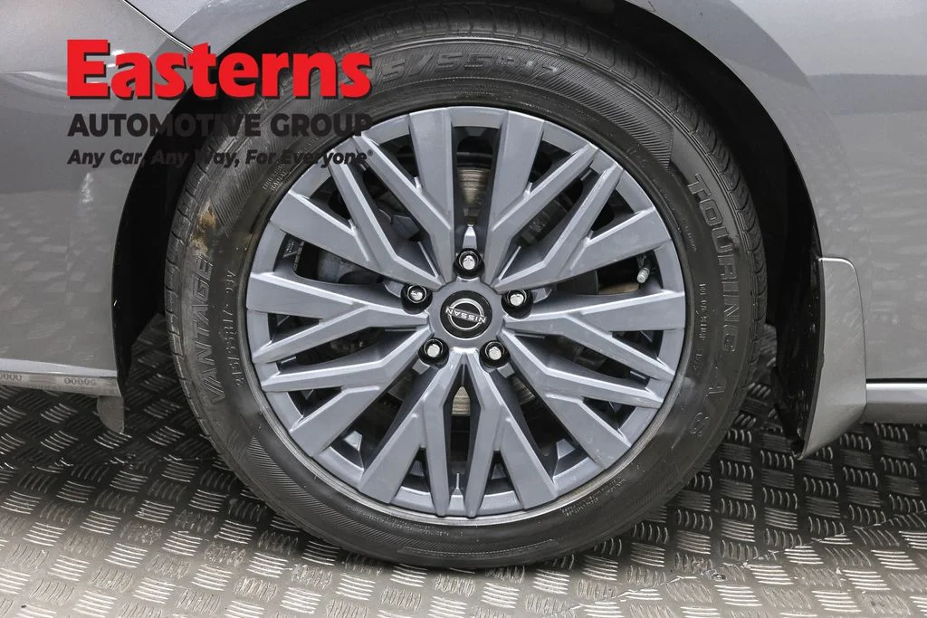 Used 2023 Gray Nissan 2.5 SV image 32