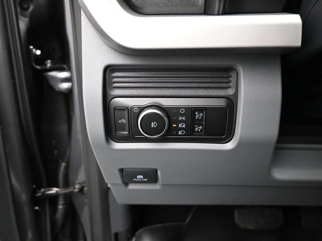 New 2026 Carbonized Gray Metallic Ford XLT image 12