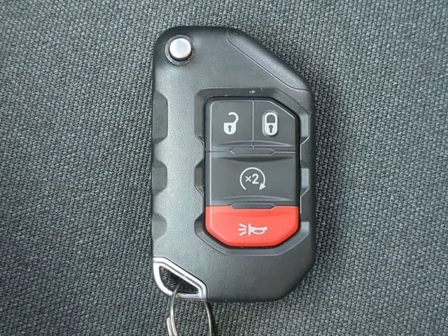 Used 2025 White Jeep Sport S image 33