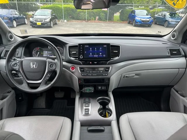Used 2023 Obsidian Blue Pearl Honda RTL image 11