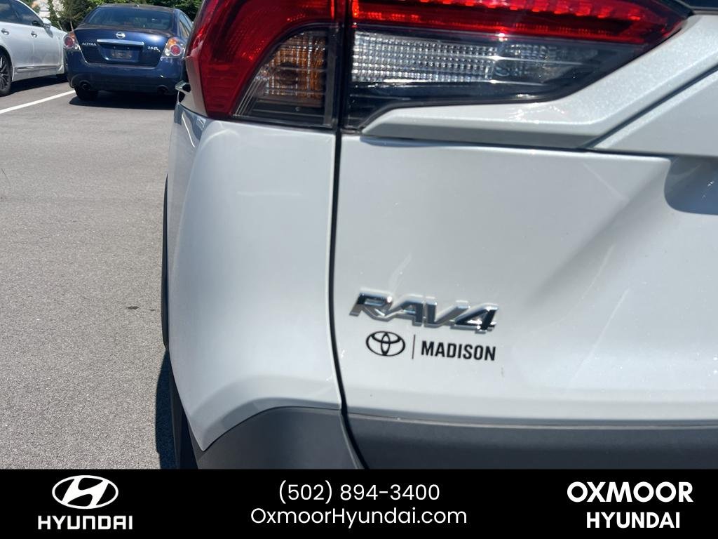 Used 2025 Wind Chill Pearl Toyota Hybrid XLE Premium image 8