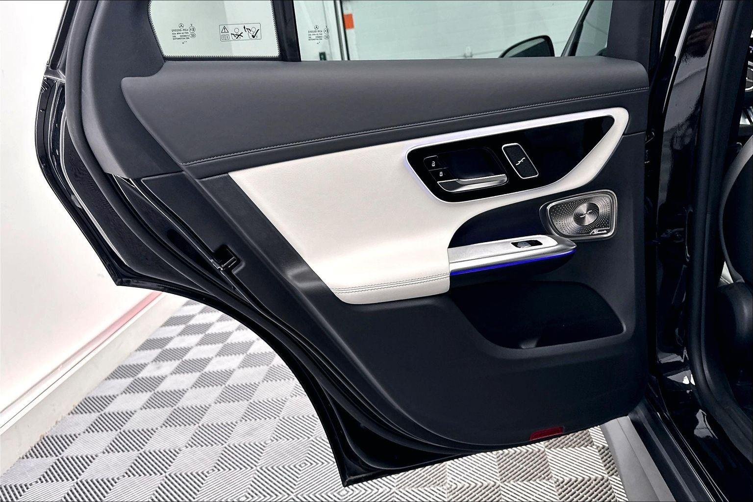 Used 2025 Black Mercedes-Benz GLC 300 image 25