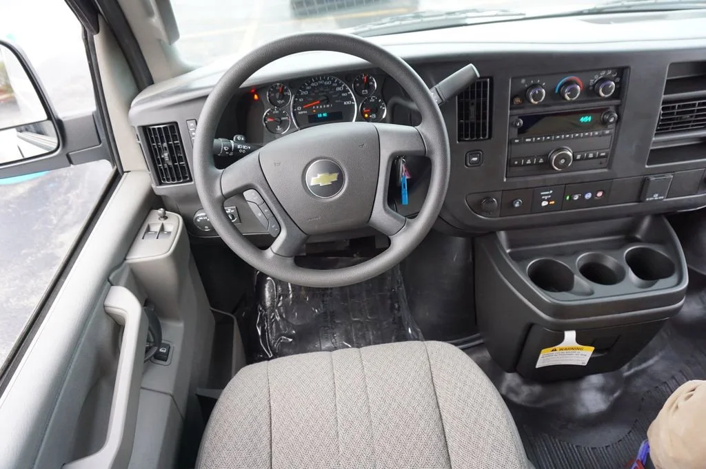 2025 Chevrolet Express Cargo Work Van - Photo 10