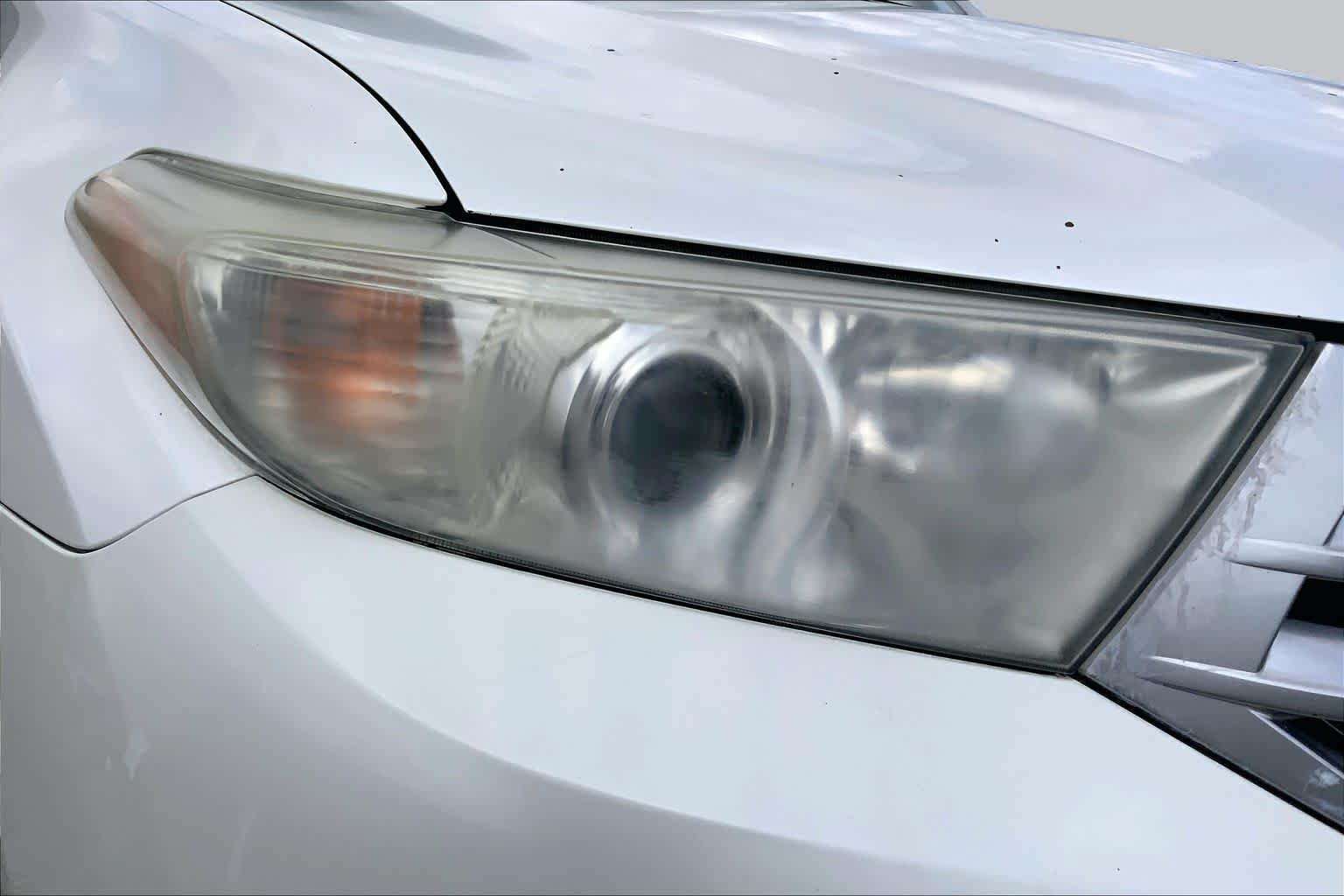 Used 2012 Blizzard Pearl Toyota  image 26