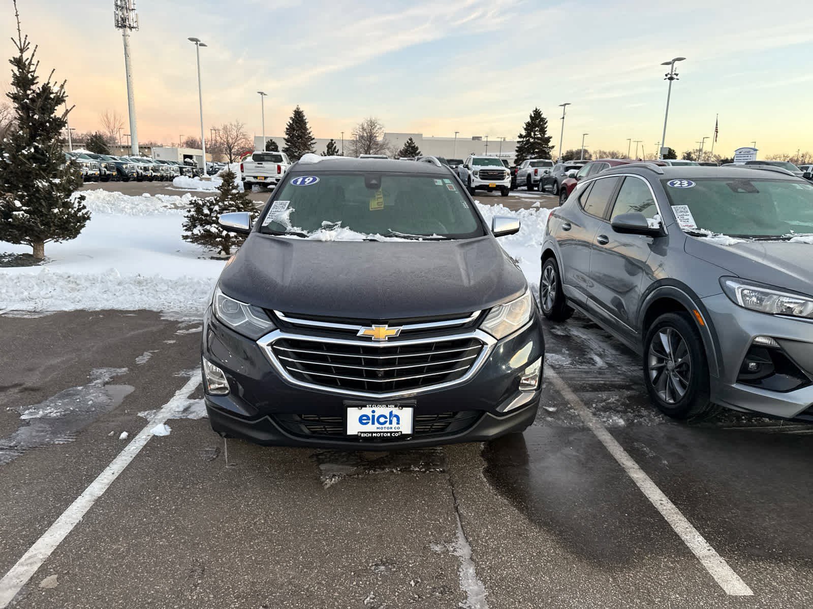 Used 2019 Chevrolet Equinox Premier with VIN 3GNAXNEV8KL107134 for sale in Brooklyn Center, Minnesota
