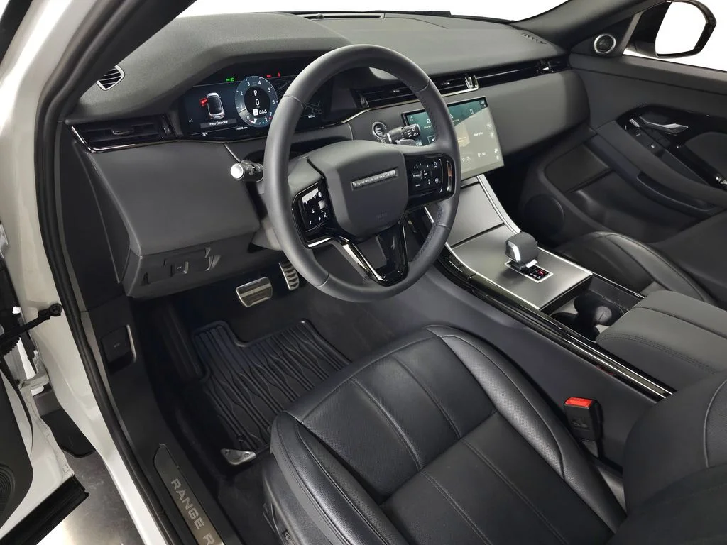 Certified Used 2024 White Land Rover Dynamic image 16