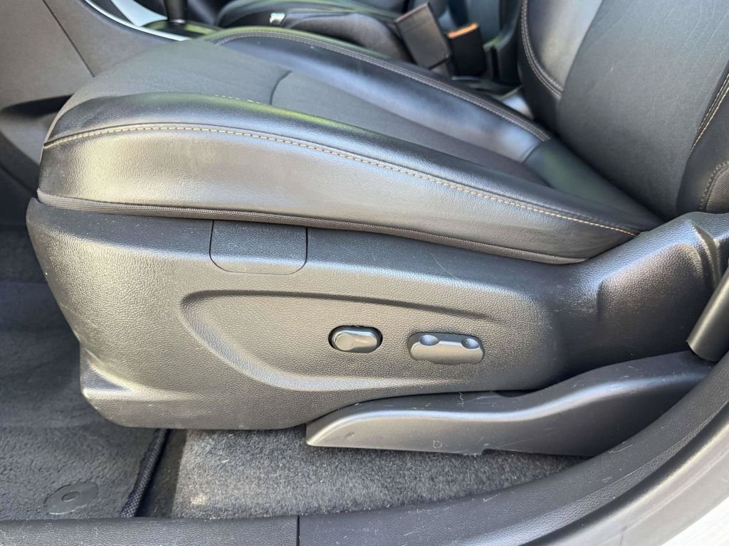 Used 2020 White Chevrolet LT image 20
