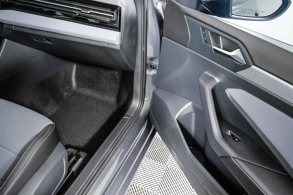 New 2026 Platinum Gray Metallic Volkswagen SE image 24