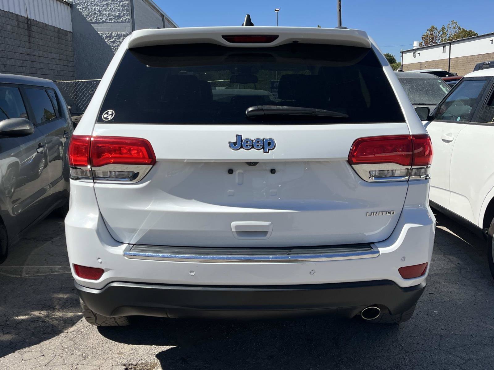 Used 2015 Bright White Clearcoat Jeep Limited image 5