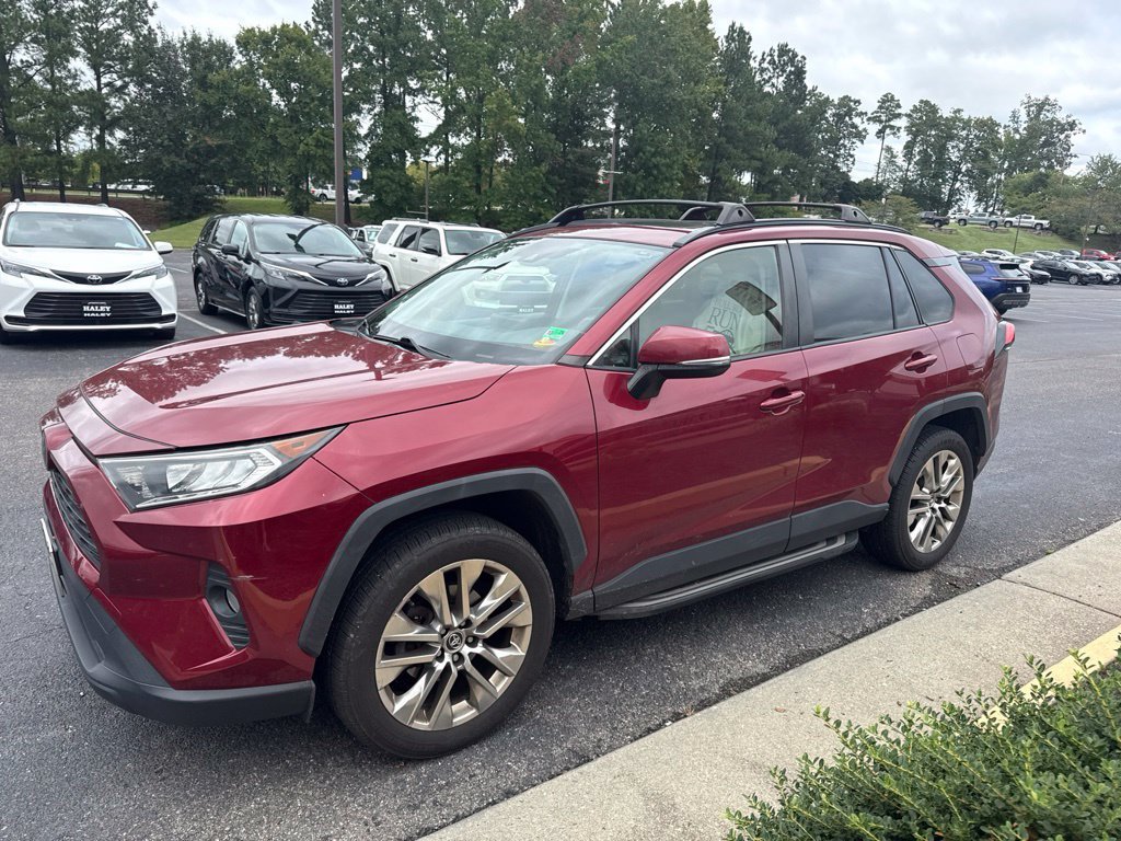 Used 2019 Red Toyota XLE Premium image 4