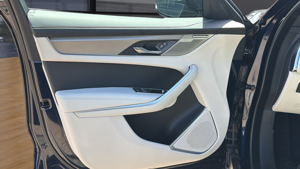 2026 Jaguar F-Pace R-Dynamic S - Photo 17