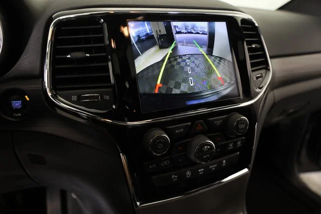 Used 2020 Gray Jeep Altitude image 9