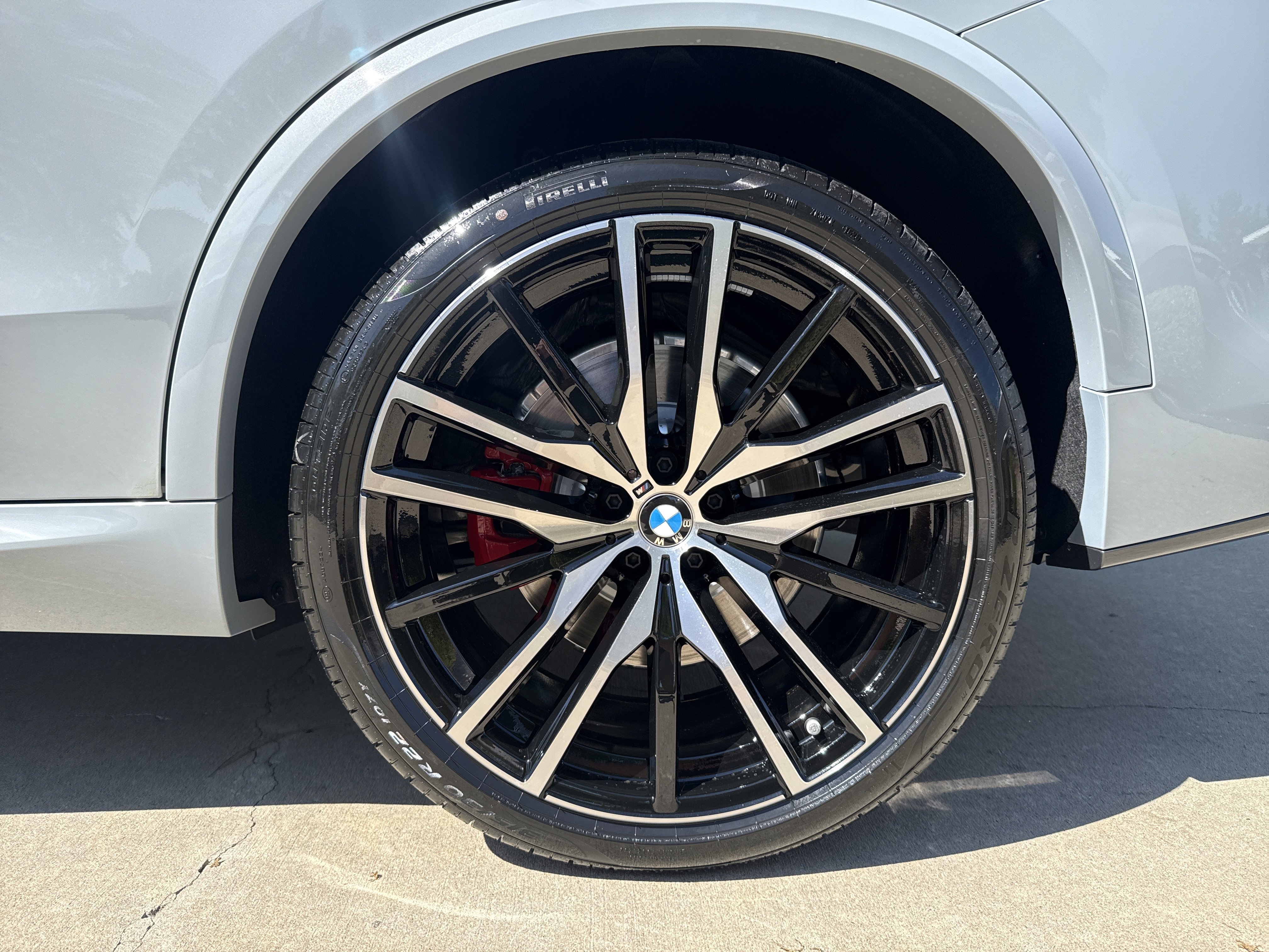 New 2026 0C4P Brooklyn Grey Metallic BMW M60i image 29