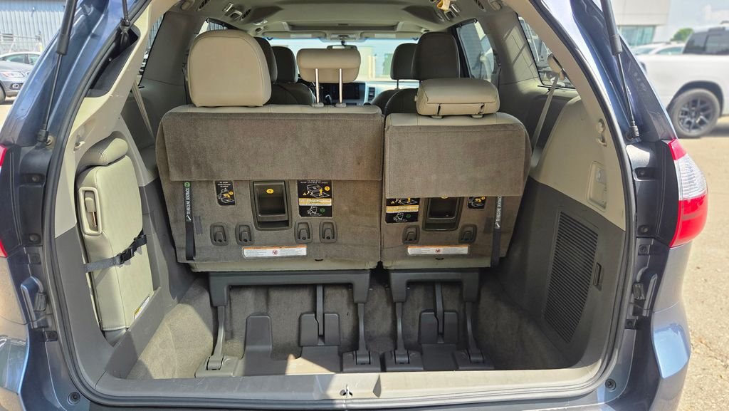 Used 2015 Blue Toyota XLE image 9