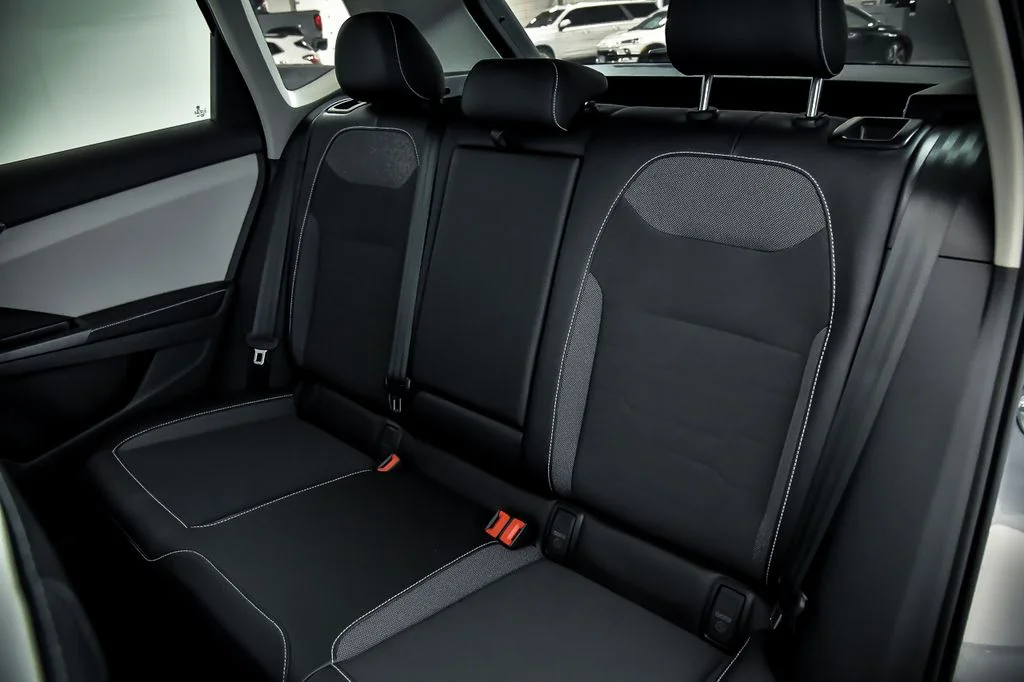 New 2026 Silver Volkswagen 1.5T SE image 9