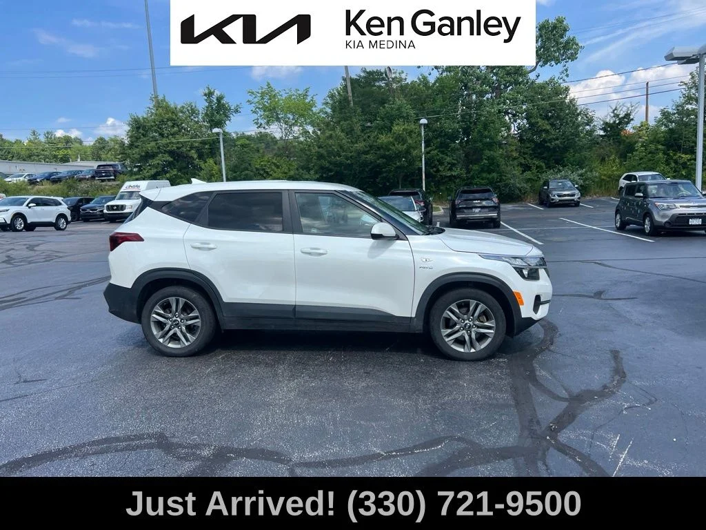 Used 2021 White Kia LX image 4