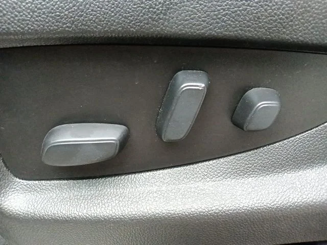 Used 2020 White Chevrolet Premier image 18