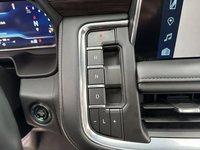 Used 2023 Black Chevrolet Z71 image 22