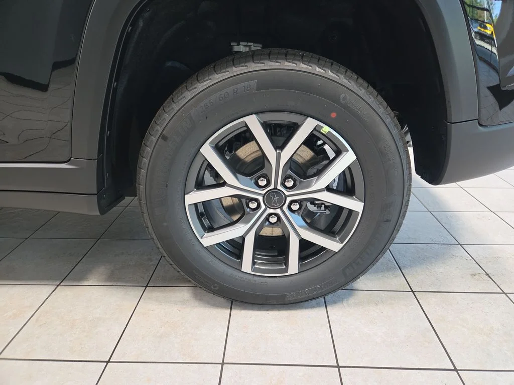 New 2027 High Gloss Black Jeep Laredo X image 31