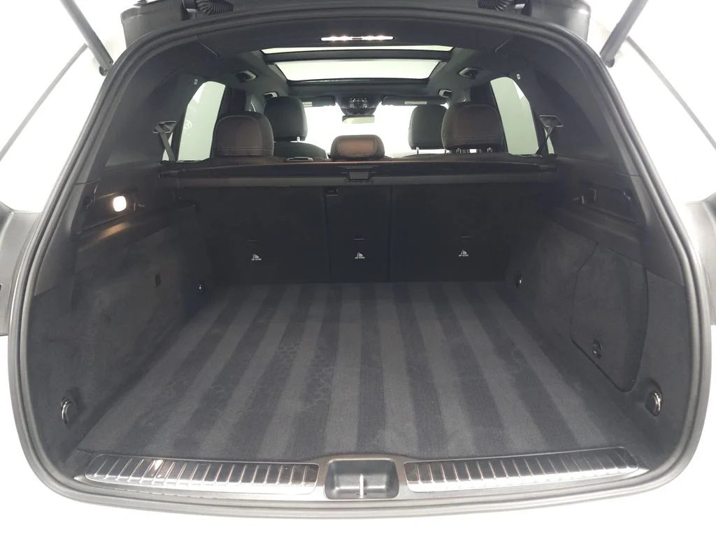 Used 2025 Polar White Mercedes-Benz GLE 450e image 32