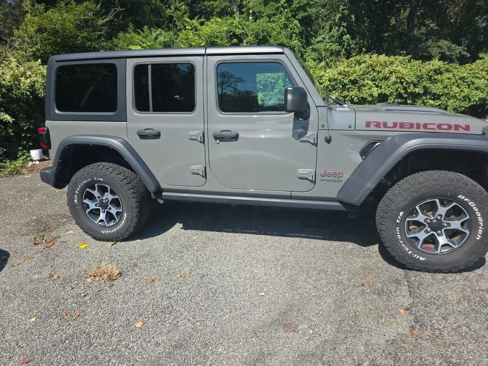Used 2022 Gray Jeep Unlimited Rubicon image 2