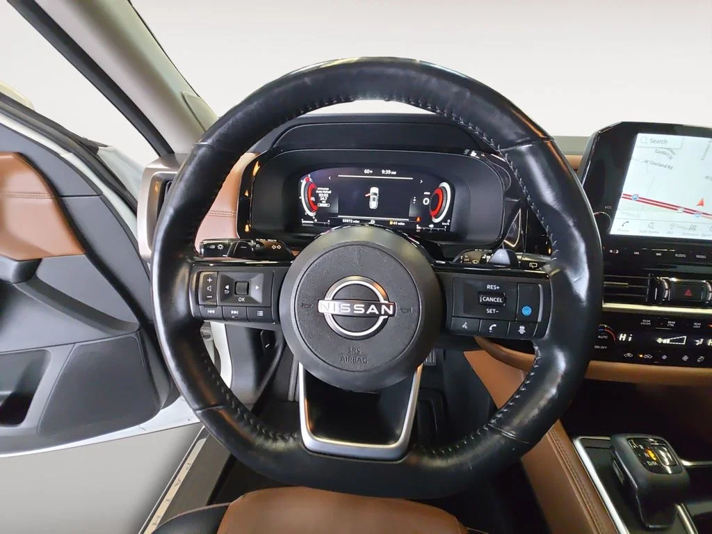 Used 2023 White Nissan Platinum image 13