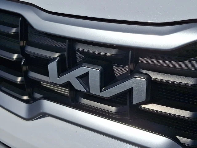 Certified Used 2024 White Kia S image 31
