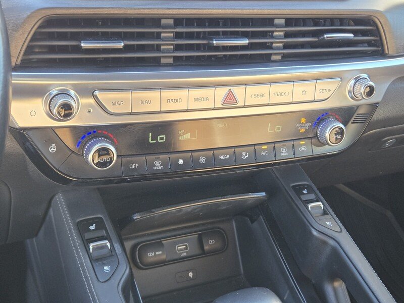 Used 2021 White Pearl KIA SX AWD image 22