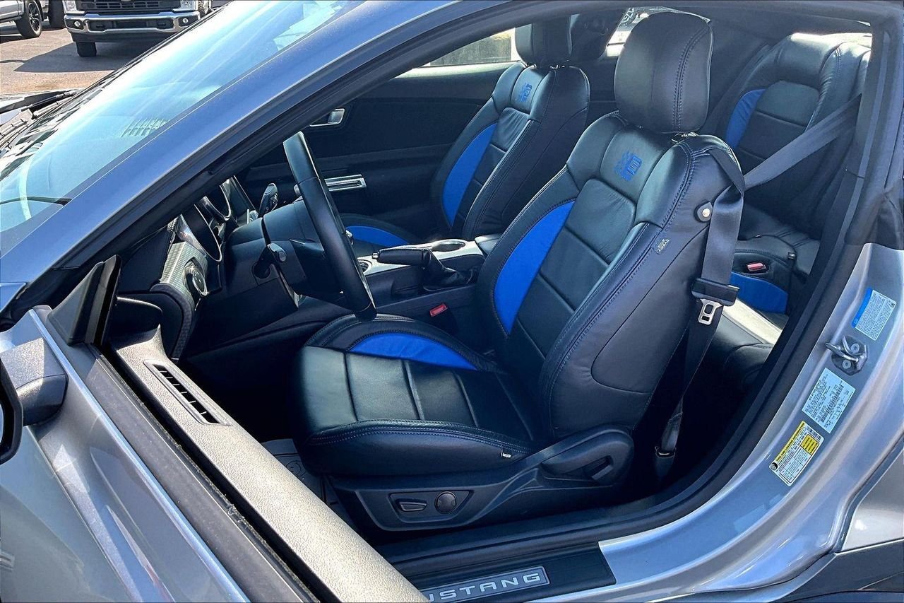 Used 2021 ICONIC SILVER Ford GT Fastback image 23