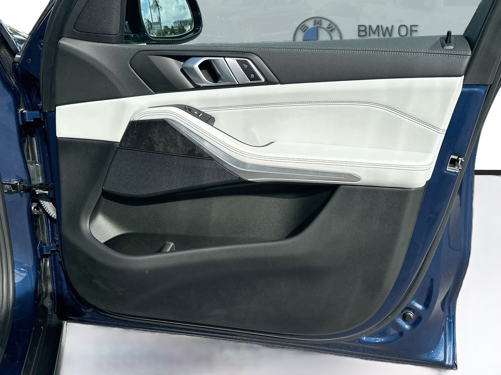 Used 2023 Phytonic Blue Metallic BMW xDrive40i image 36