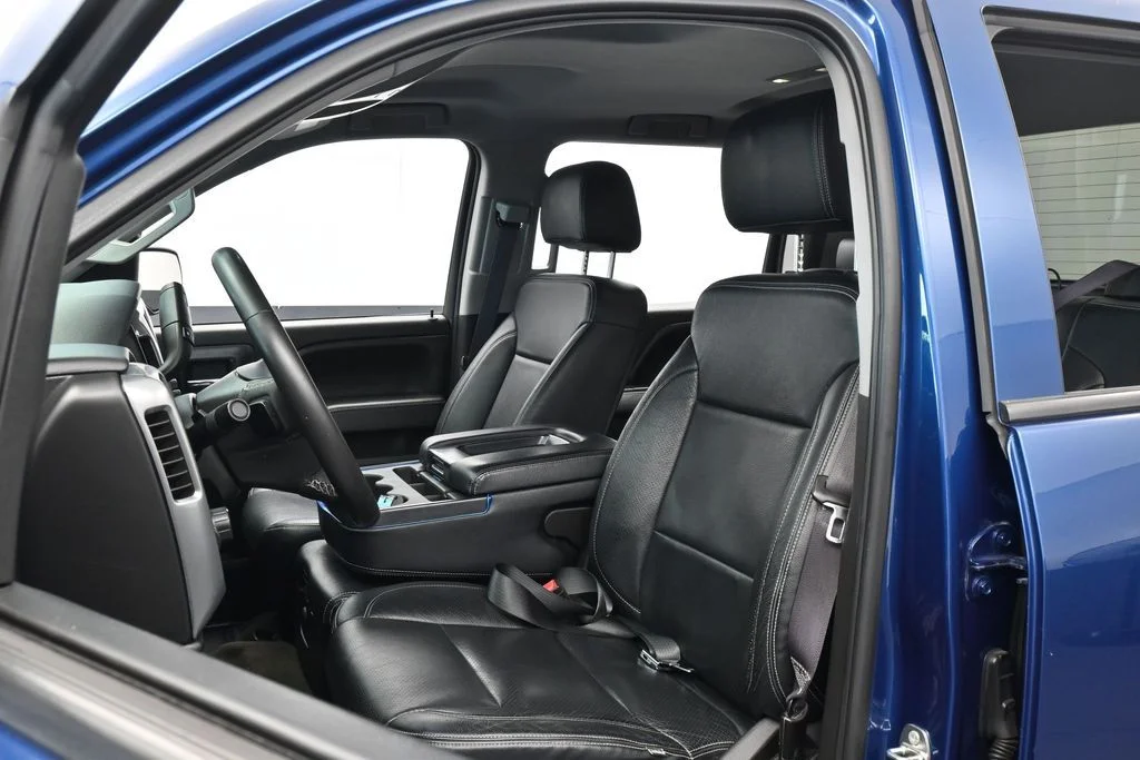 Used 2016 Deep Ocean Blue Metallic Chevrolet LT image 9