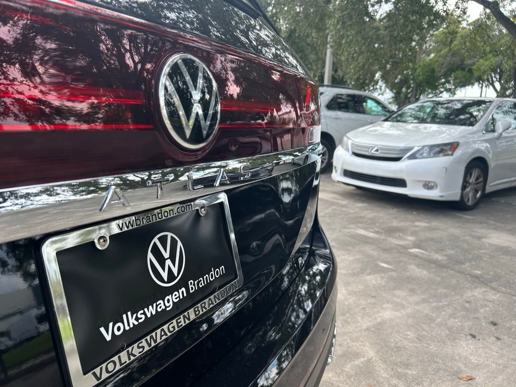 New 2026 Black Volkswagen SE w/Technology image 25